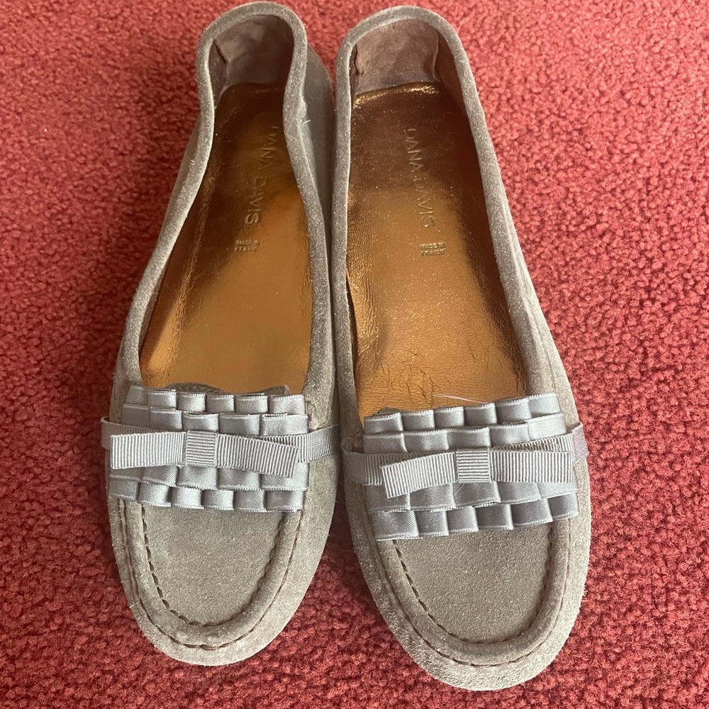 NEW Dana Davis Grey Suede Loafers size 7